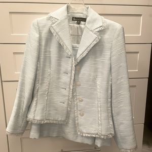 Petite size 4 BEAUTIFUL, Classic Skirt Suit